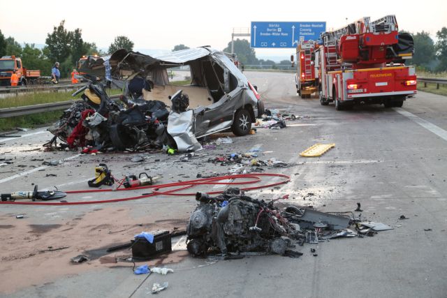 Σύγκρουση πούλμαν στη Δρέσδη με εννέα νεκρούς και δεκάδες τραυματίες